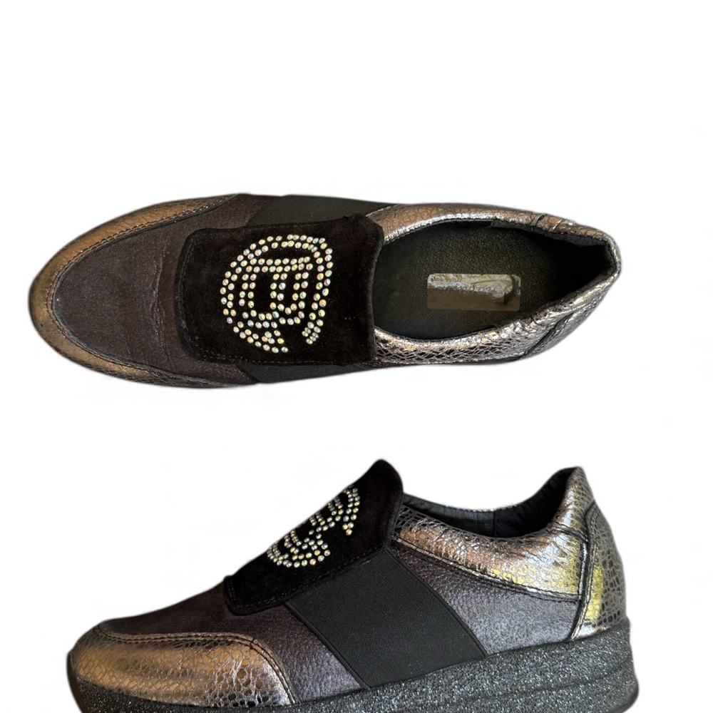 Women’s Elegant Slip-On Sneakers — Size 9 — Made in Turkey - Picture 6 of 6